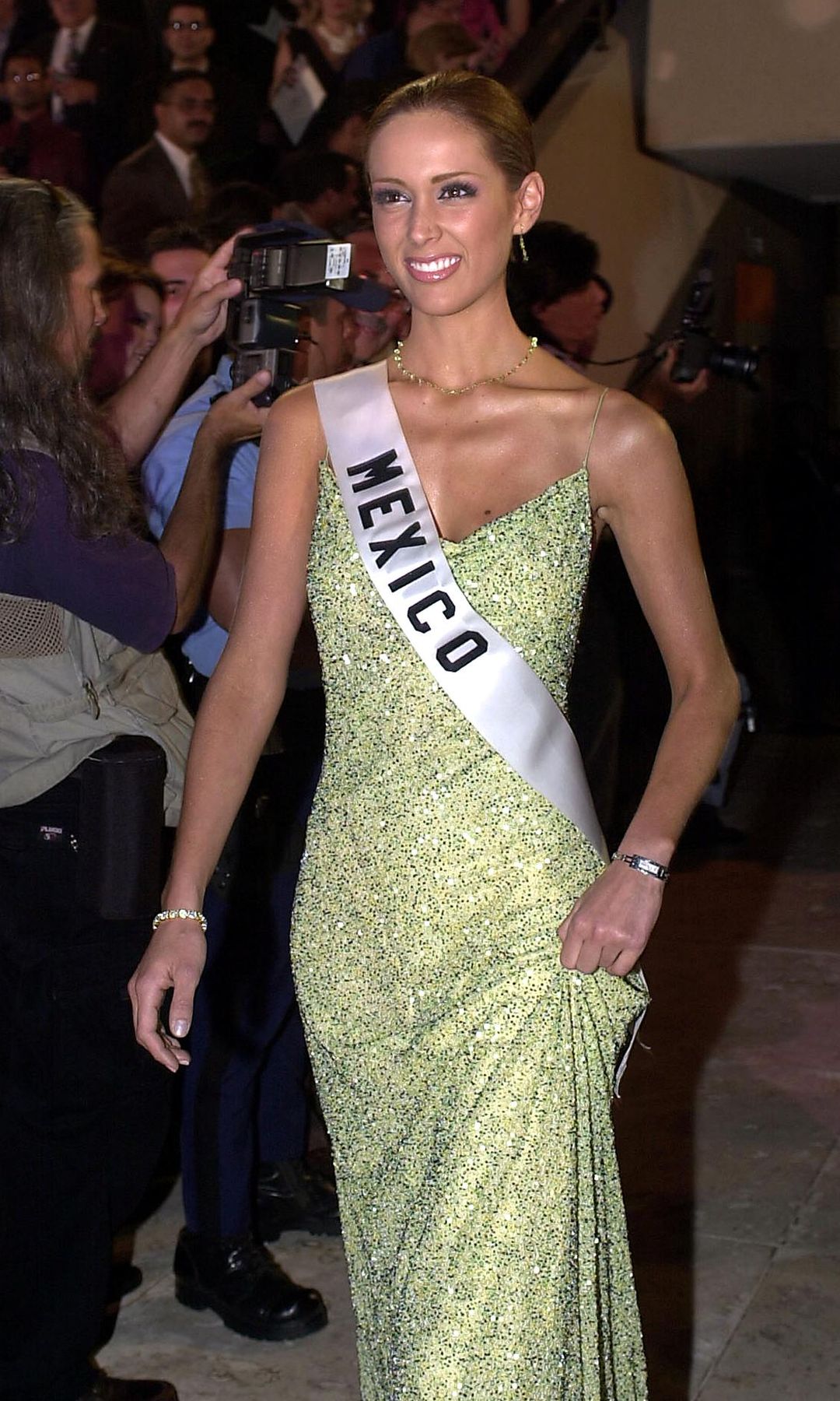 Jacqueline Bracamontes como Miss Mexico 2001, en el certamen de ese año, el cual se llevó a cabo en Puerto Rico