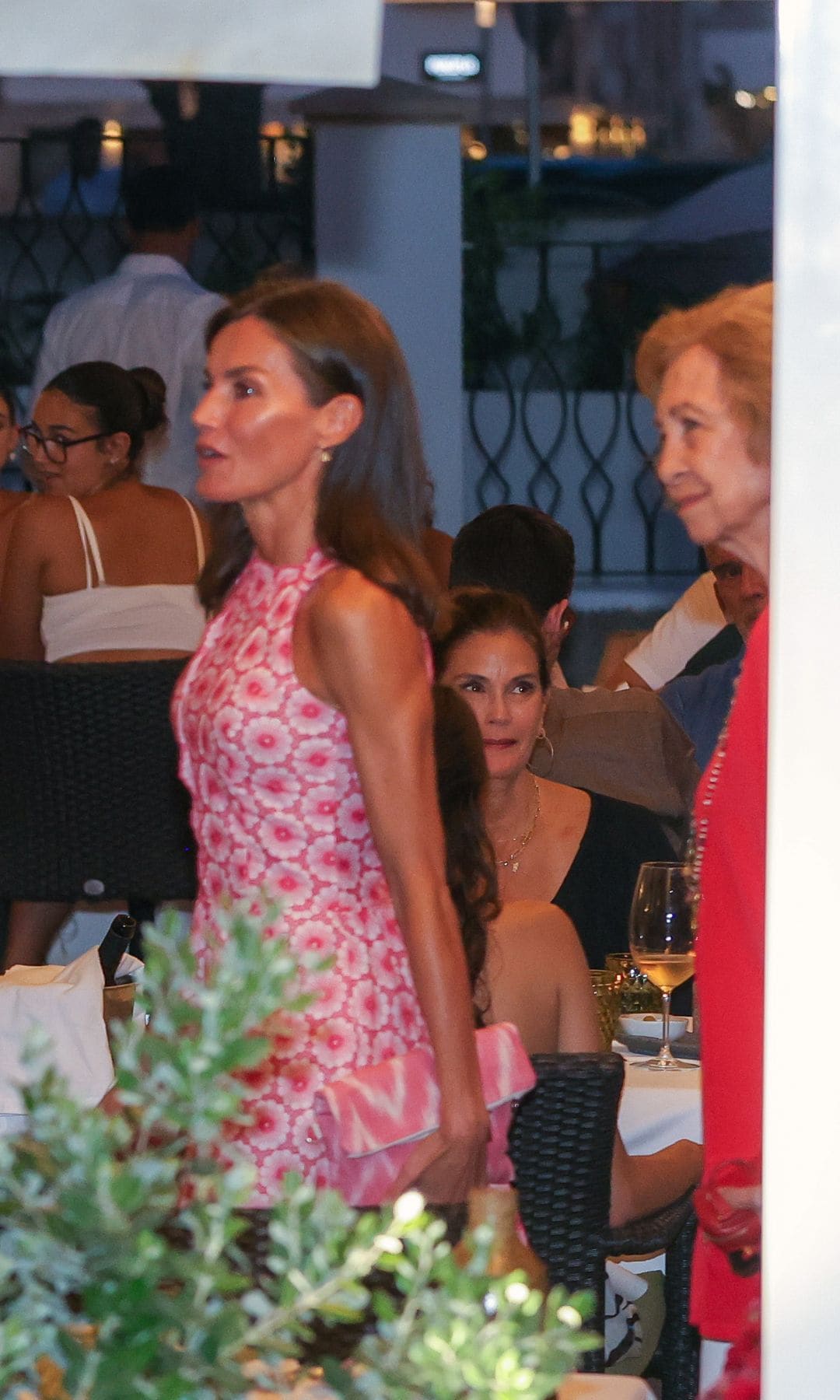 La infanta Sofía, Irene de Grecia, la reina Letizia y doña Sofía llegan al restaurante Mía para disfrutar de una distendida cena, a 4 de agosto de 2024, en Palma de Mallorca  