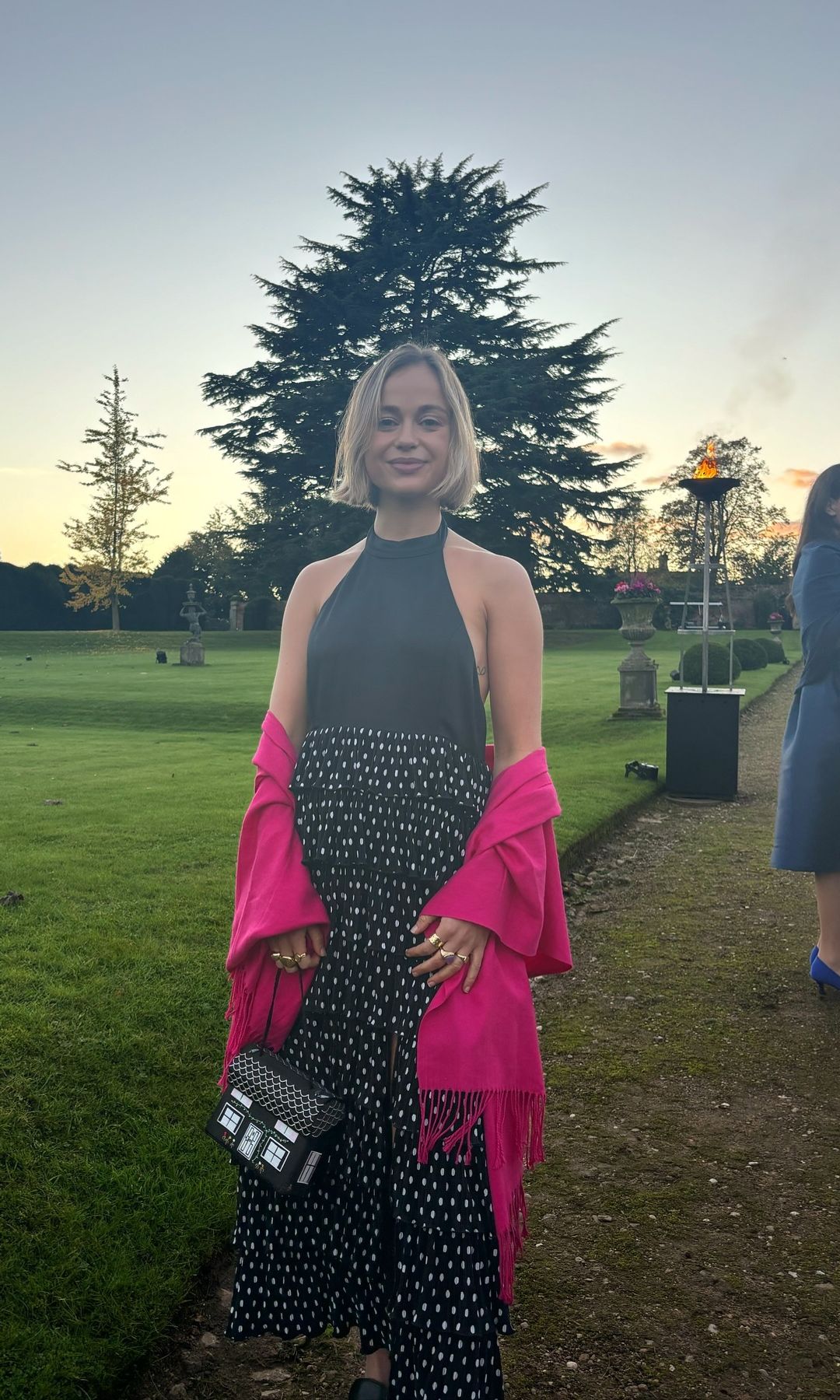 Amelia Windsor en la boda de Lady Amabel Kerr, hija del 14º marqués y marquesa de Lothian