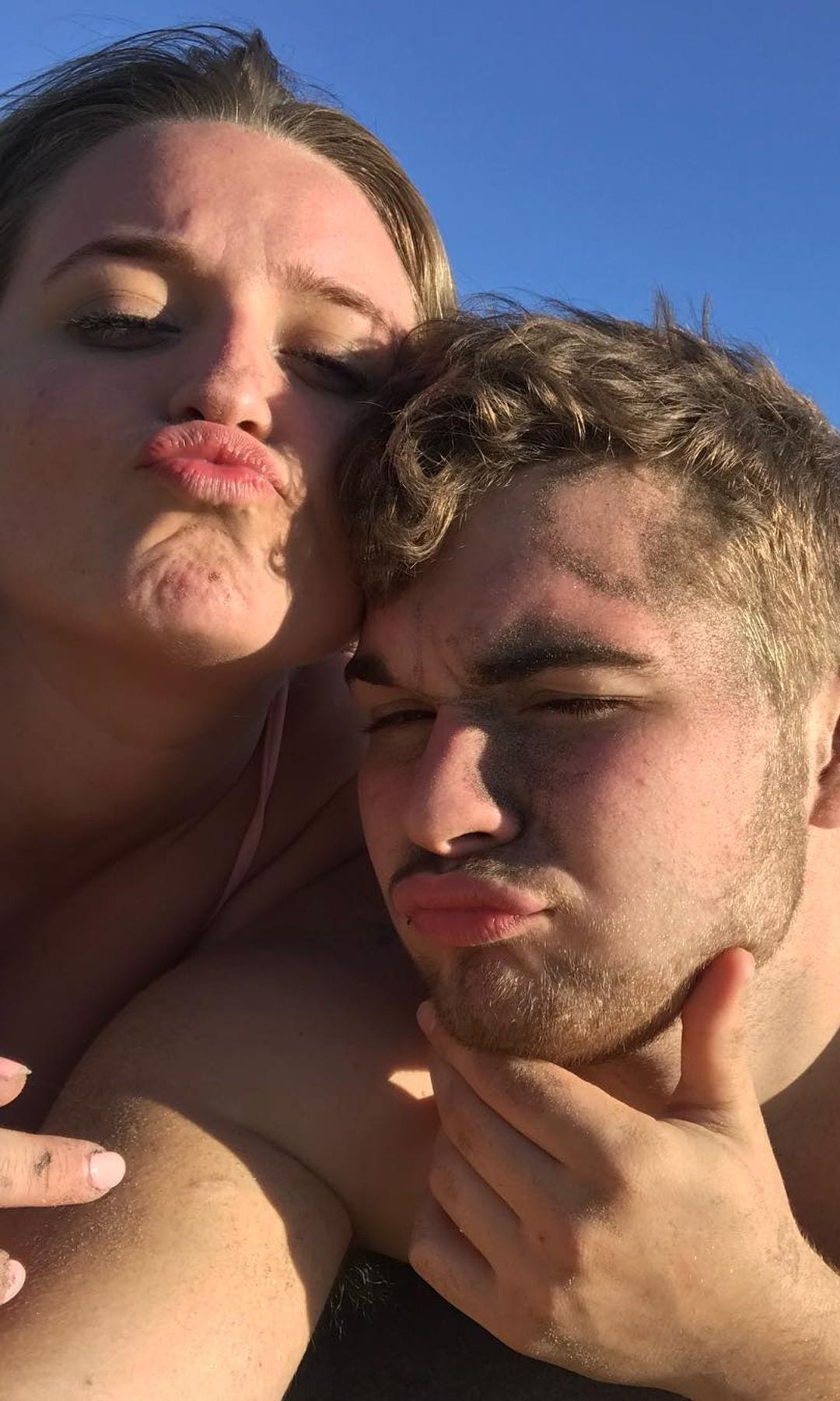 La influencer 'Aquisandrax', regresa tras la pérdida de su novio