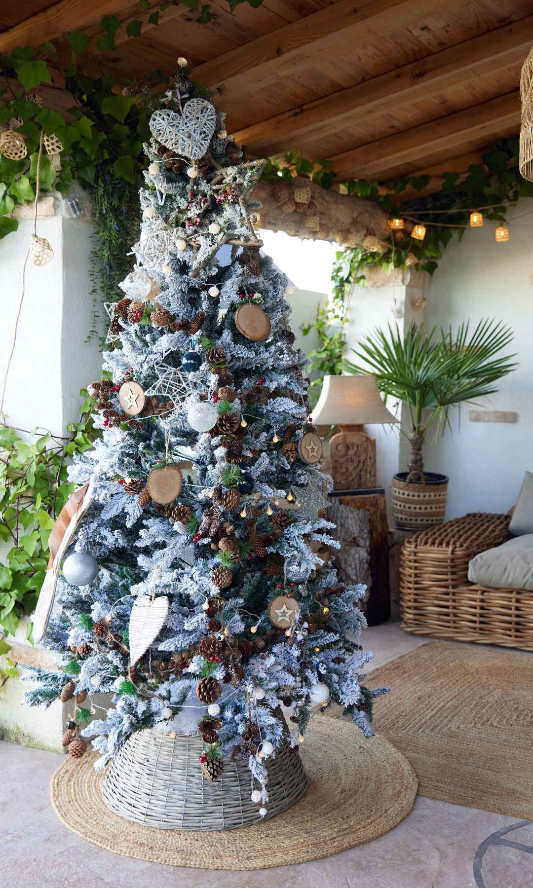 Árbol dentro de la casa de Marta y Elena González