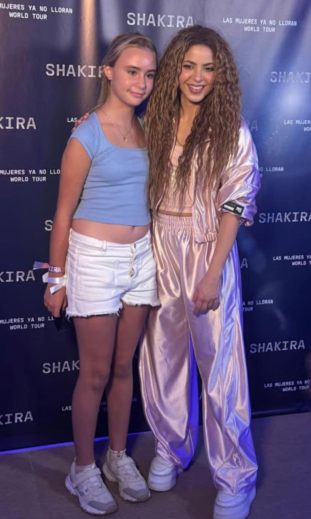 Shakira and Zulu, daughter of Antonio de la Rúa, held a nice encounter behind the scenes