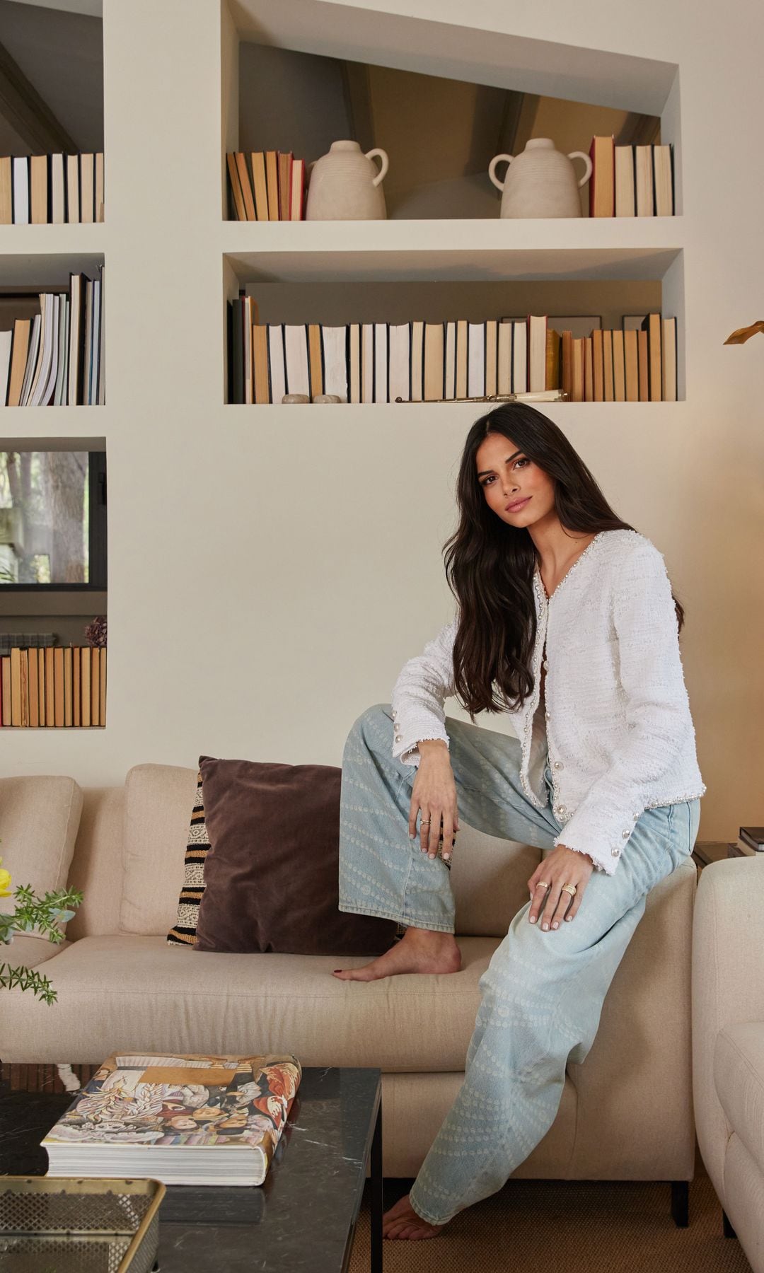 Clara Muñiz en el salón de su casa