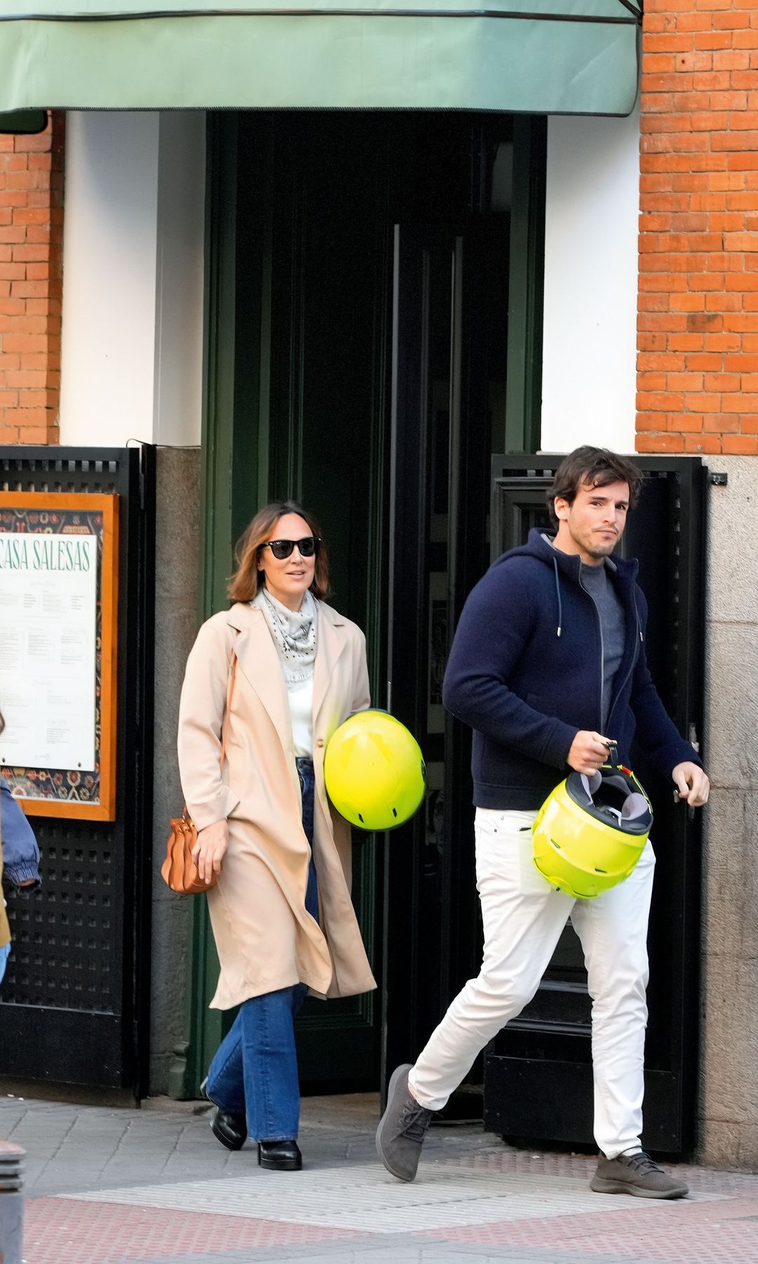 Tamara Falcó e Íñigo Onieva frente a Casa Salesas