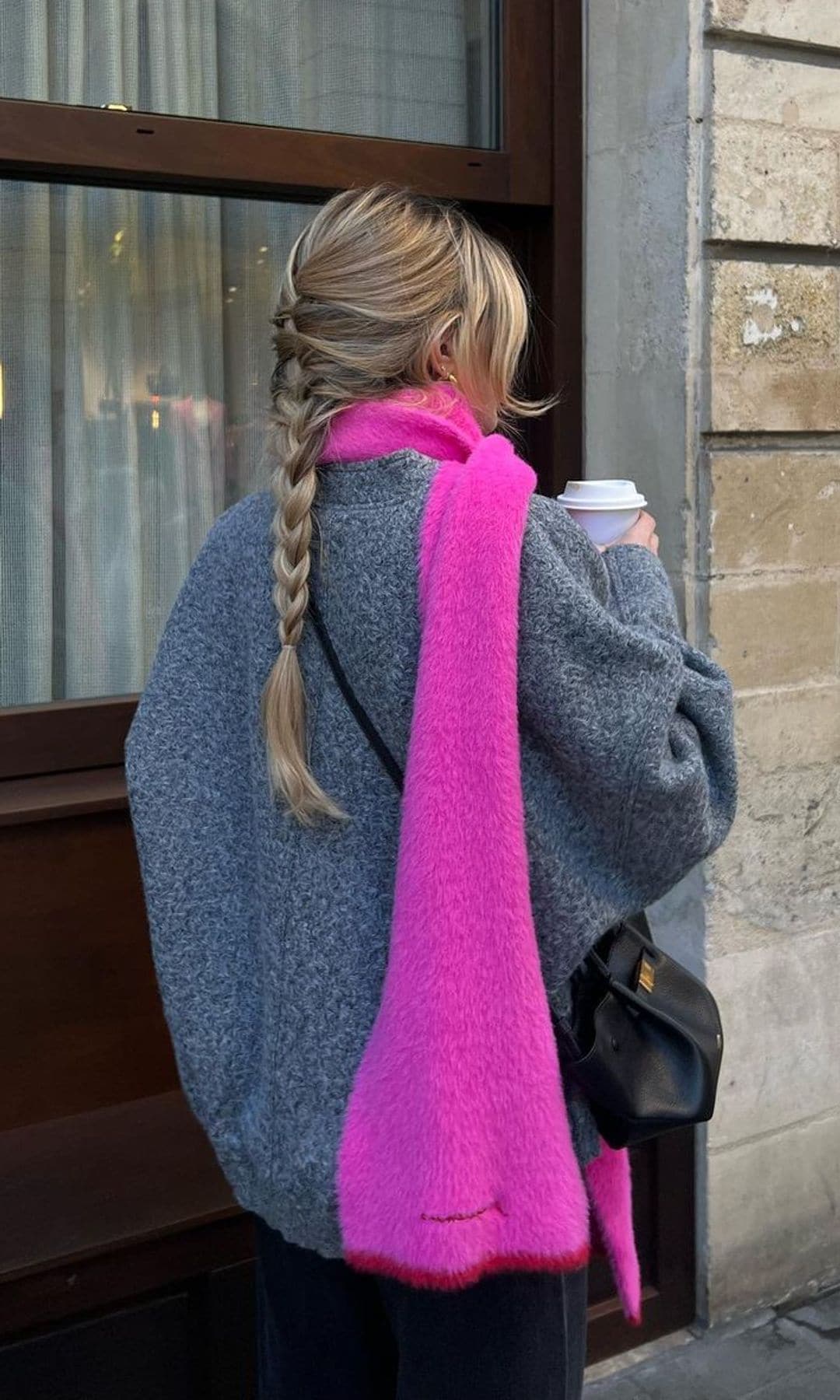 Aprende a hacer la trenza perfecta y fácil para que no se te encrespe el pelo en los días de lluvia