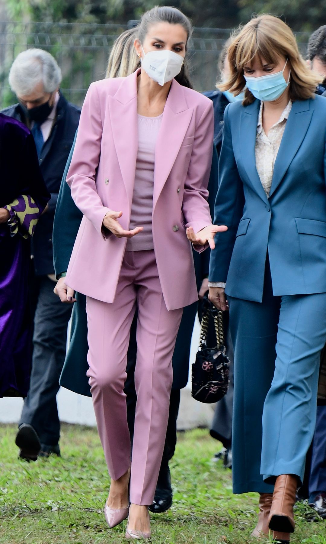 Reina Letizia traje rosa