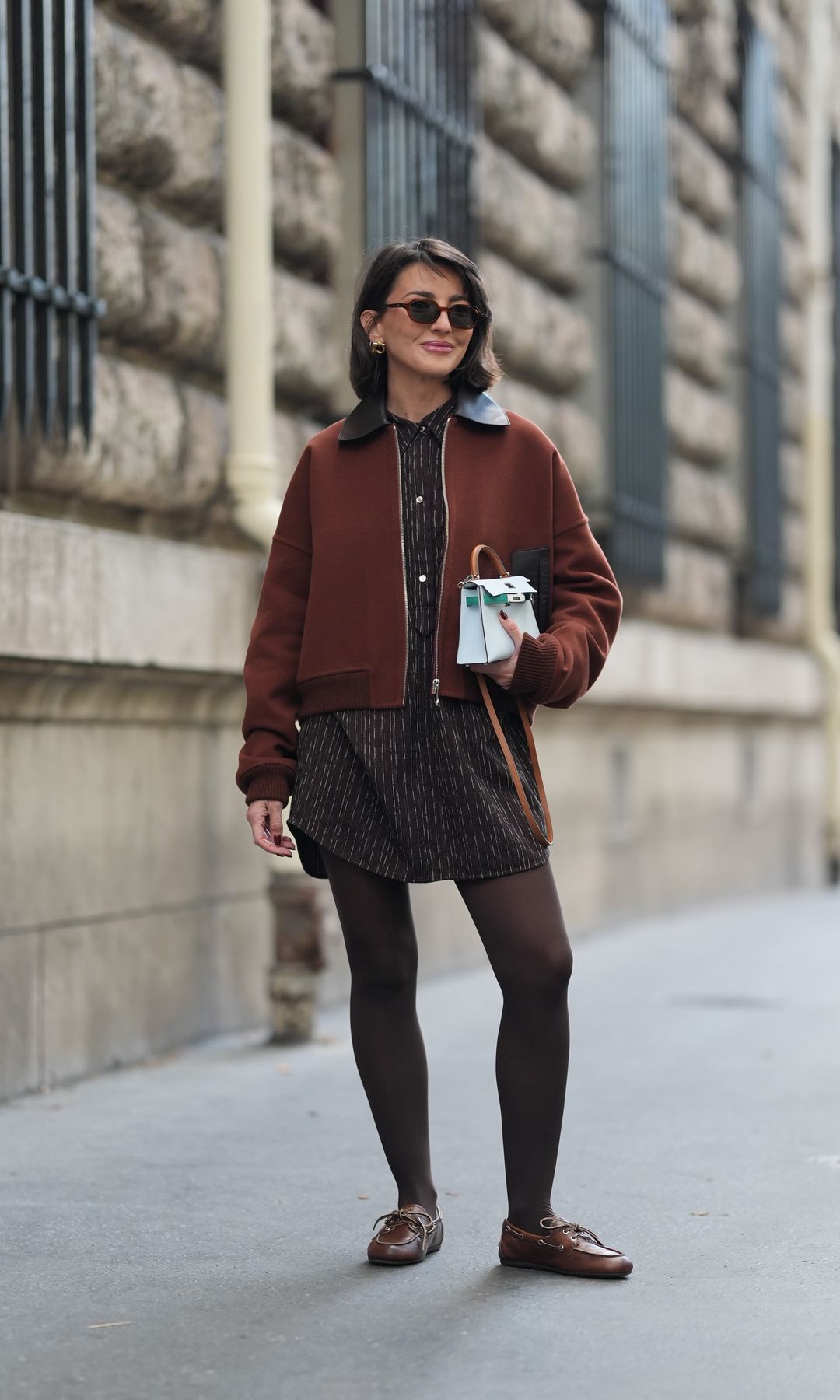 Vestido corto y bomber