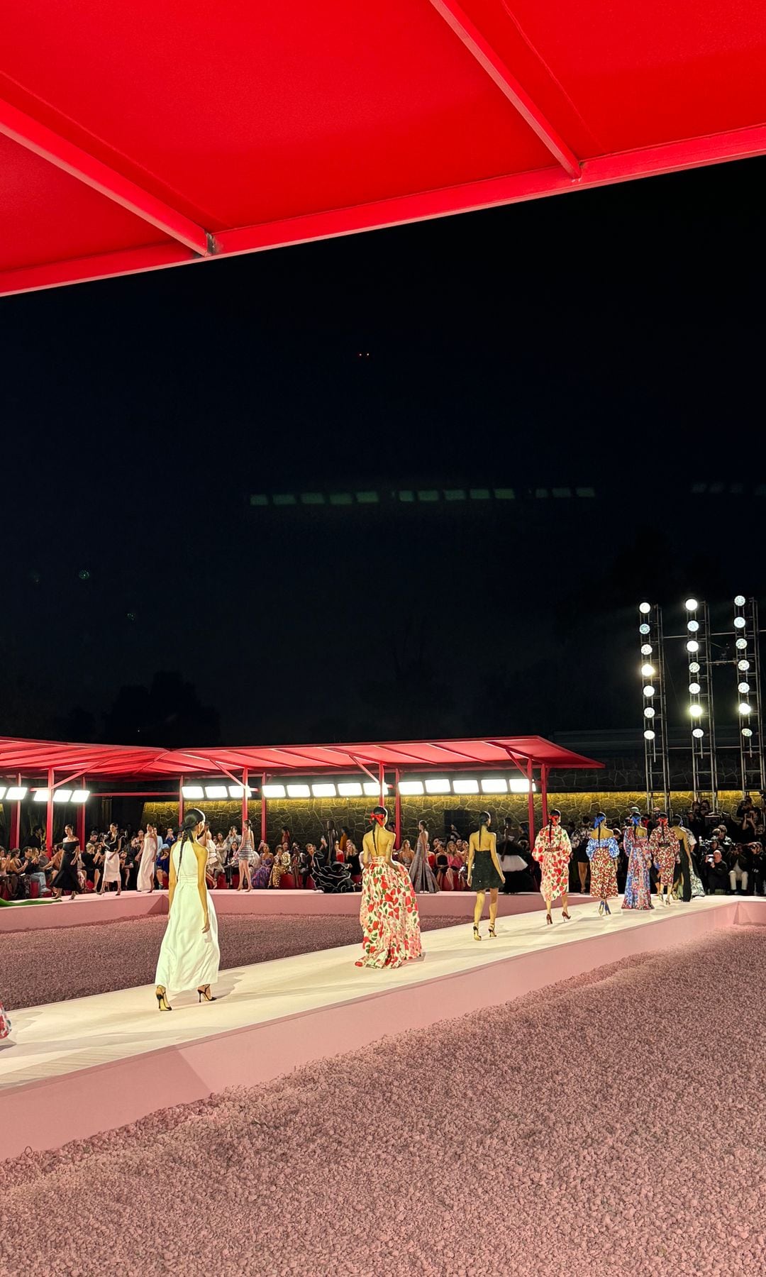 El desfile de Crucero 2025 de Carolina Herrera en el Museo Anahuacalli de la Ciudad de México