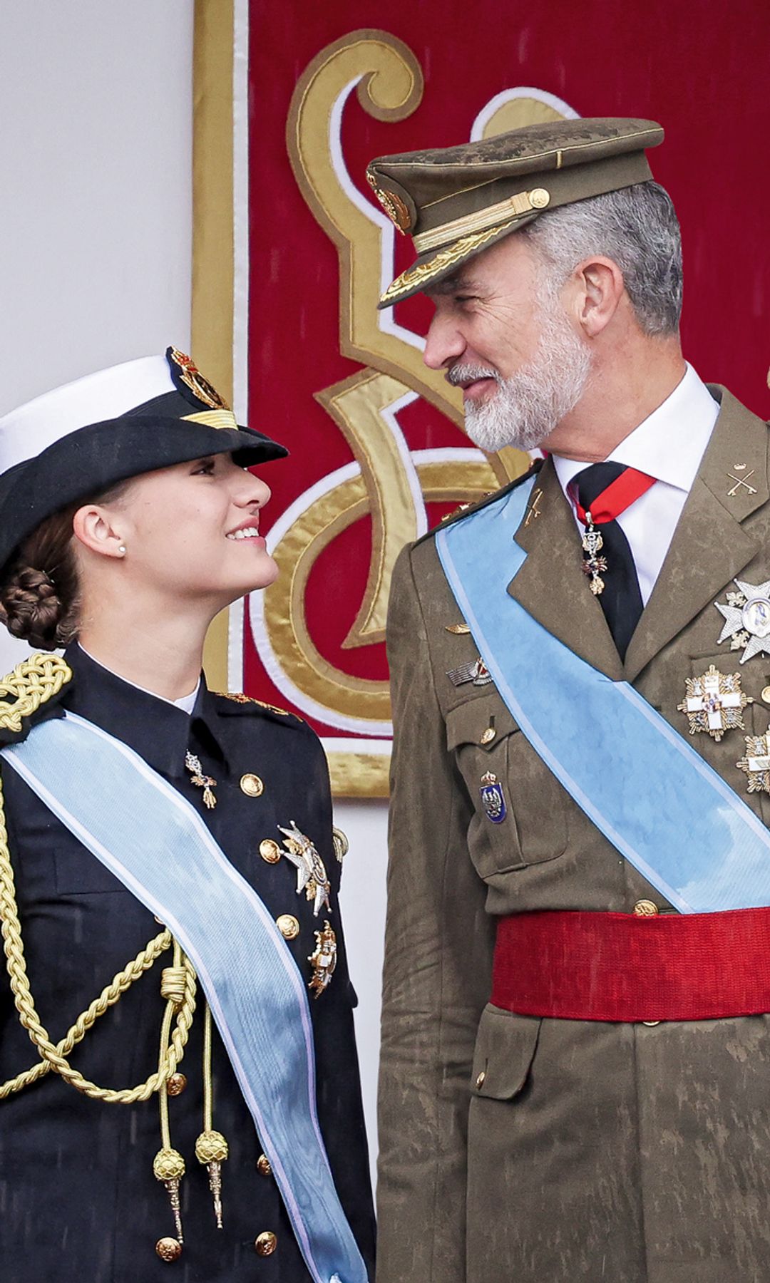 HOLA 4186 Felipe y Leonor en el Día de la Hispanidad