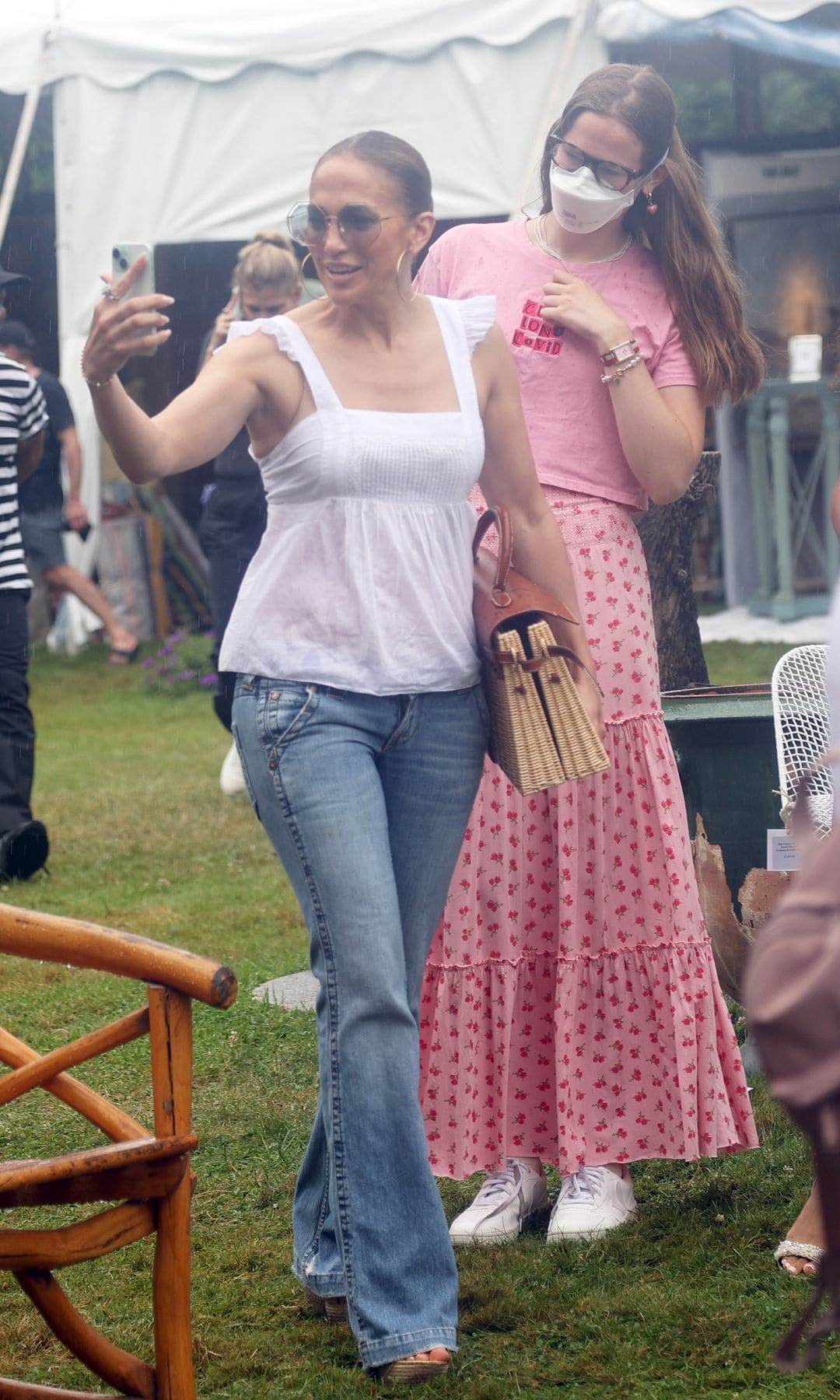 Jennifer Lopez y Violet Affleck en los Hamptons