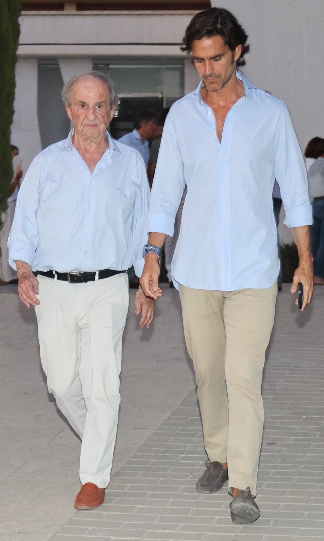 José María García y su hijo Luis en el velatorio de Carlos Goyanes en Marbella. 7 de agosto de 2024