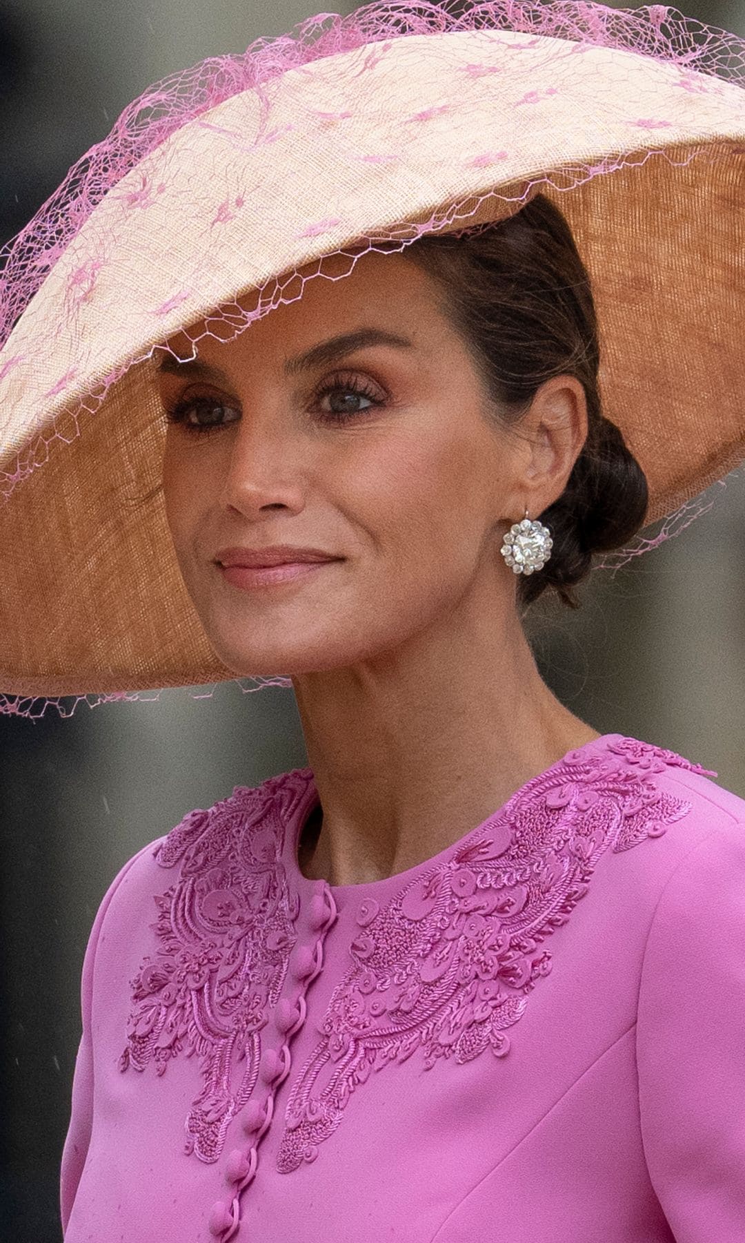 Los pendientes de Victoria Eugenia también acompañaron a la Reina en la coronación del rey Carlos III el 6 de mayo de 2023 en Londres.