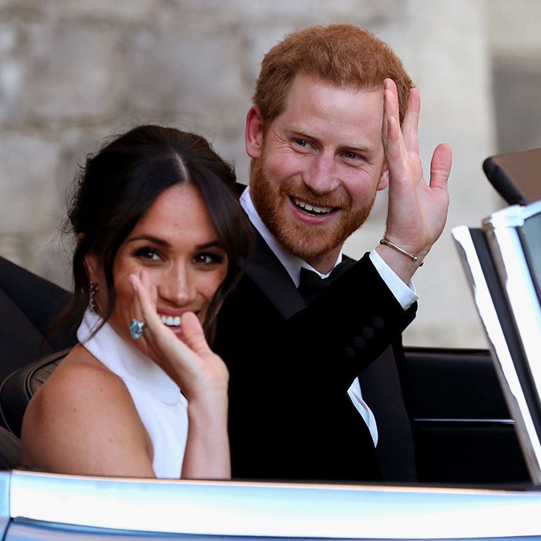 Los duques de Sussex celebran su aniversario a punto de volver a Reino Unido: recordamos los momentazos de su boda