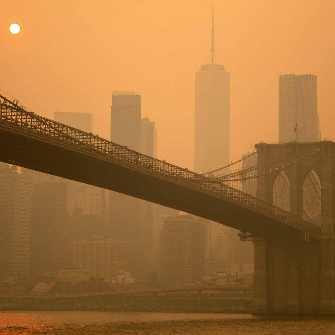 Unas imágenes aterradoras: un devastador incendio tiñe de naranja el cielo de Nueva York