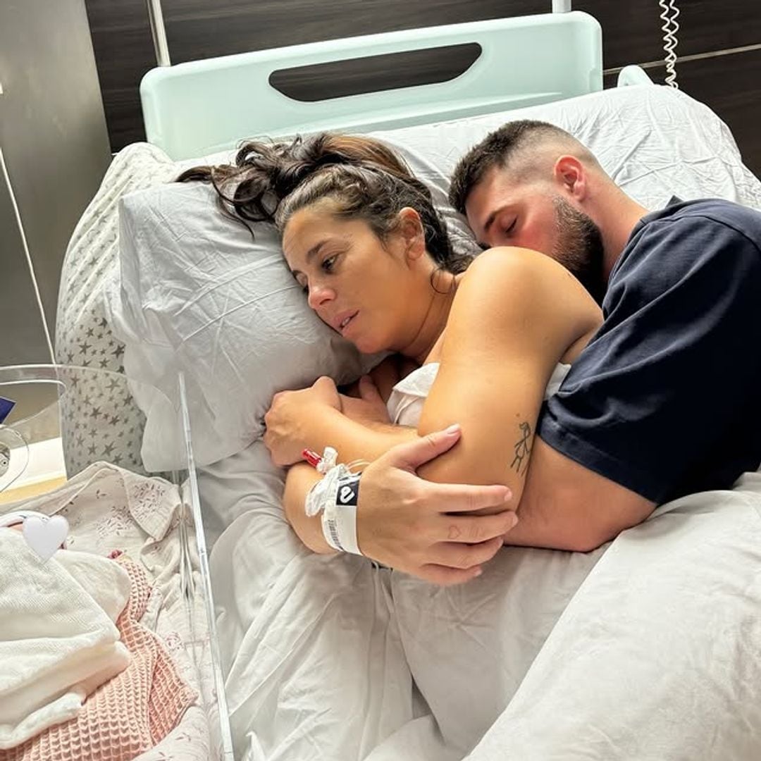 Anabel Pantoja con su novio y su hija en el hospital. 23 de noviembre de 2024