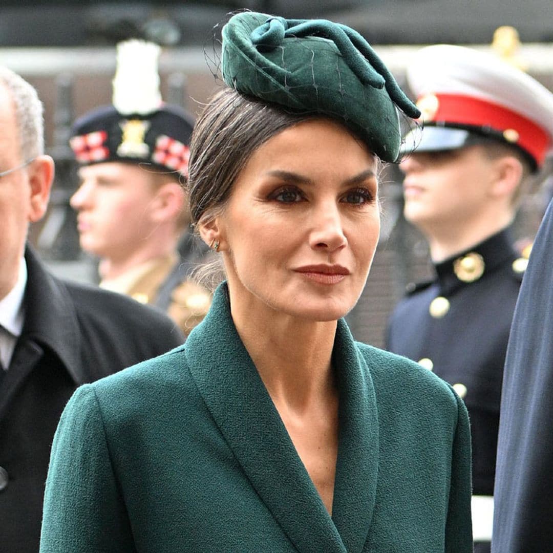 El homenaje de doña Letizia al duque de Edimburgo con su look más 'British'