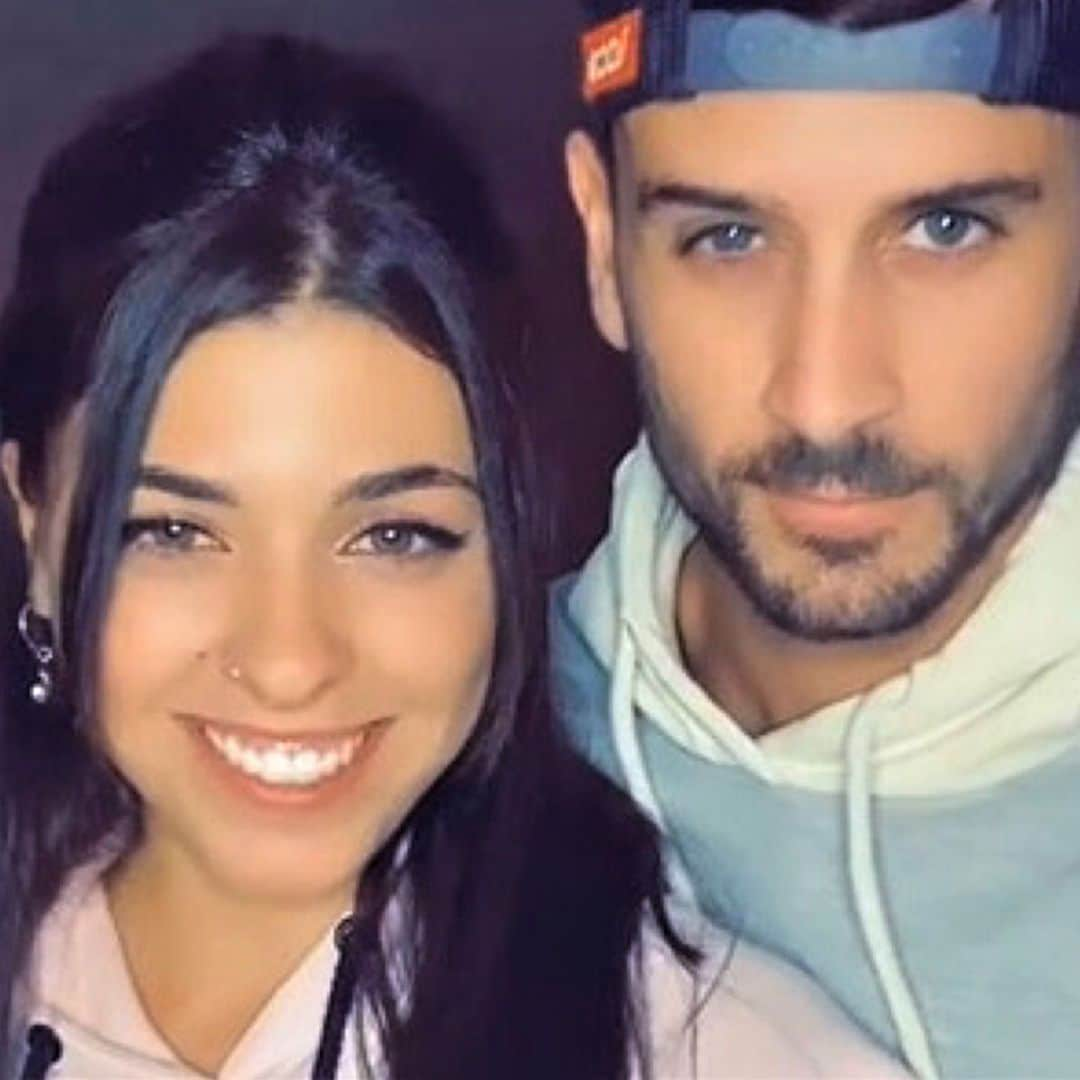 Descubre por qué se ha convertido en un fenómeno viral Iván Rubio, el novio de Lola de ‘Supervivientes'