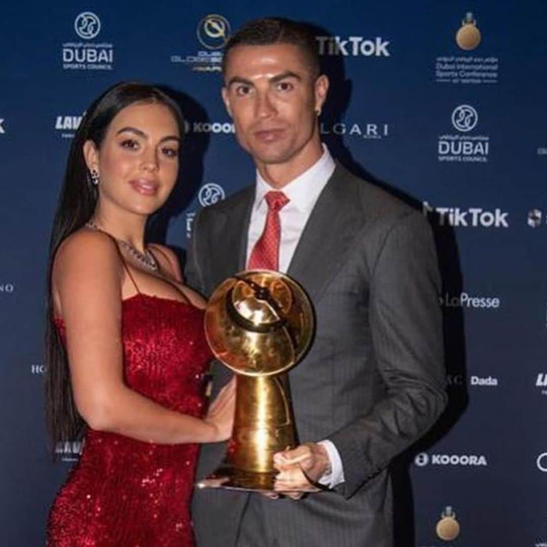 Georgina se supera con su vestido 'ultrasexy' y cinematográfico en la gran noche de Ronaldo