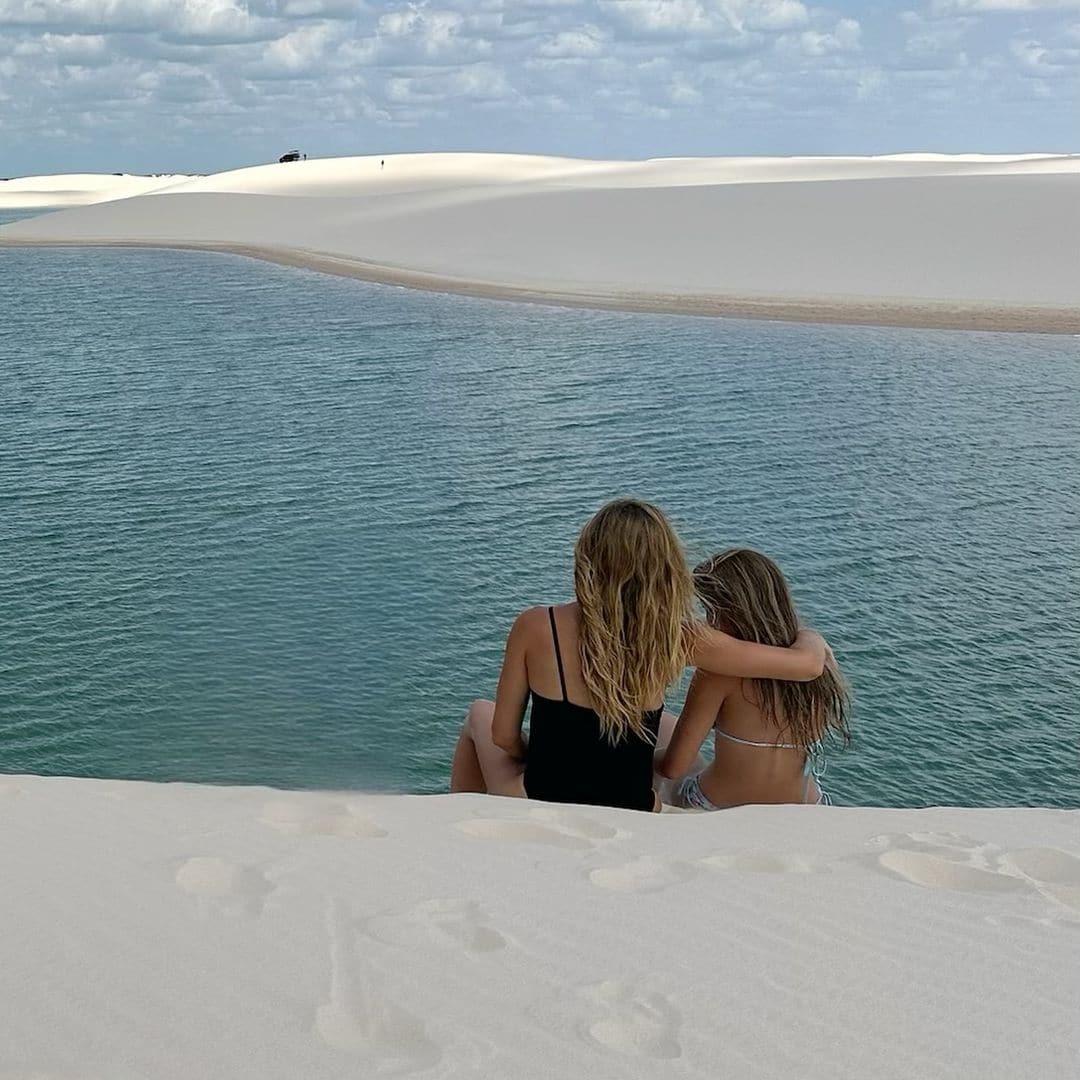 La modelo Gisele Bündchen y su familia visitando Lençois Maranhenses, en Brasil