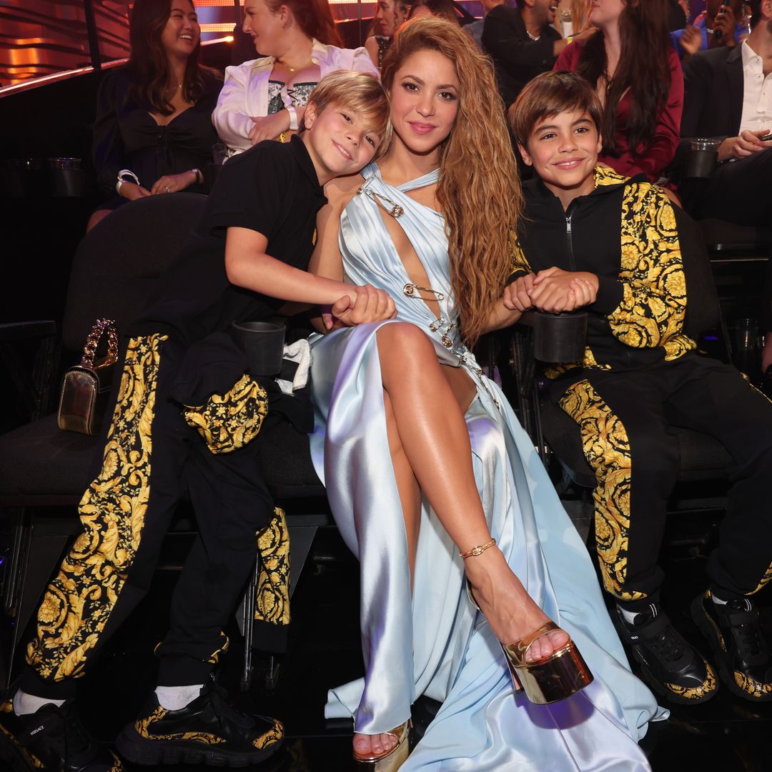 Shakira dedica a sus hijos Milan y Sasha el tema ‘Antología’ en pleno concierto en Argentina