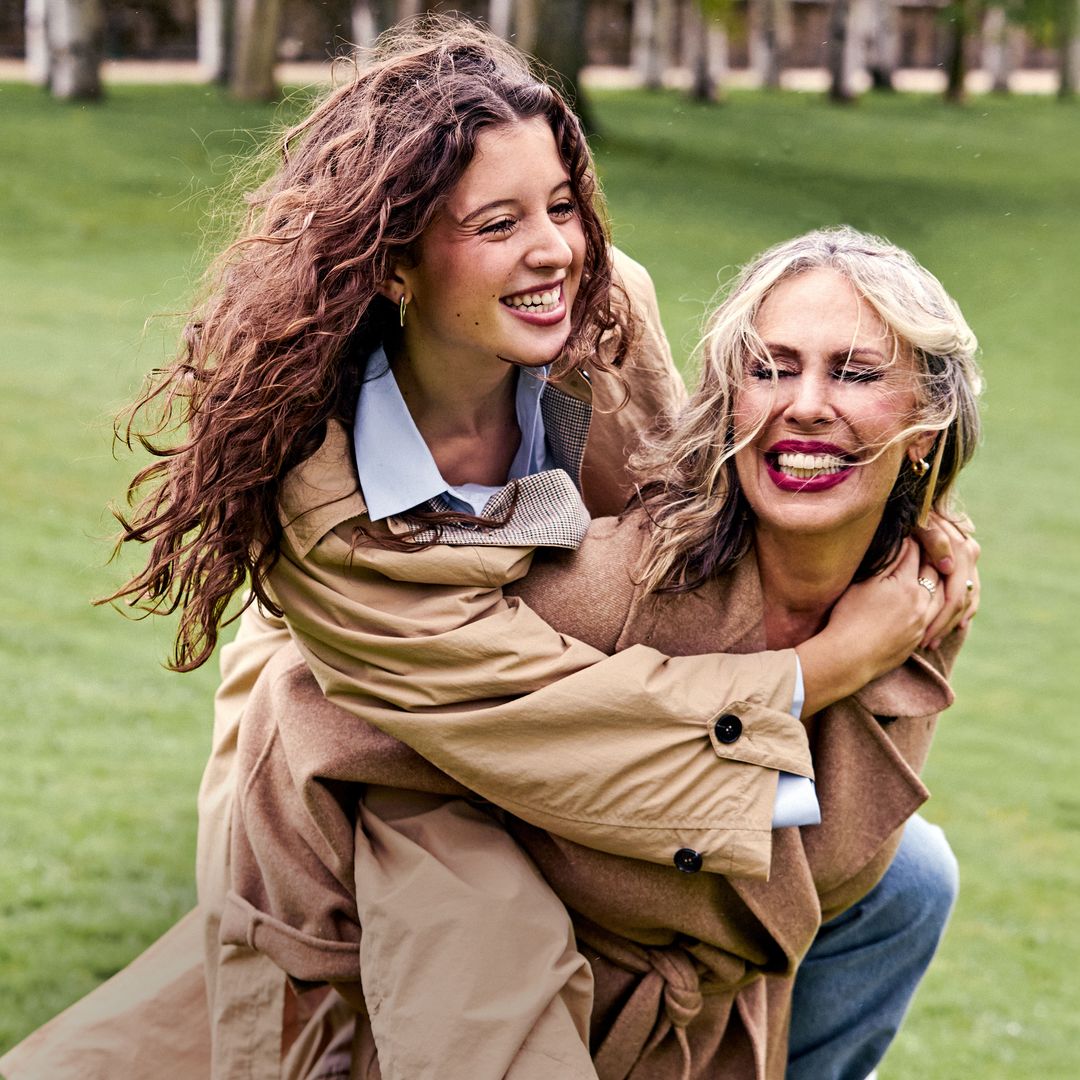 Miriam Díaz-Aroca con su hija, María Grant