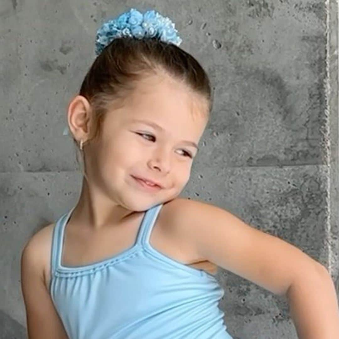 Luna, la hija de Ximena Duque, luce encantadora en su primera clase de ballet