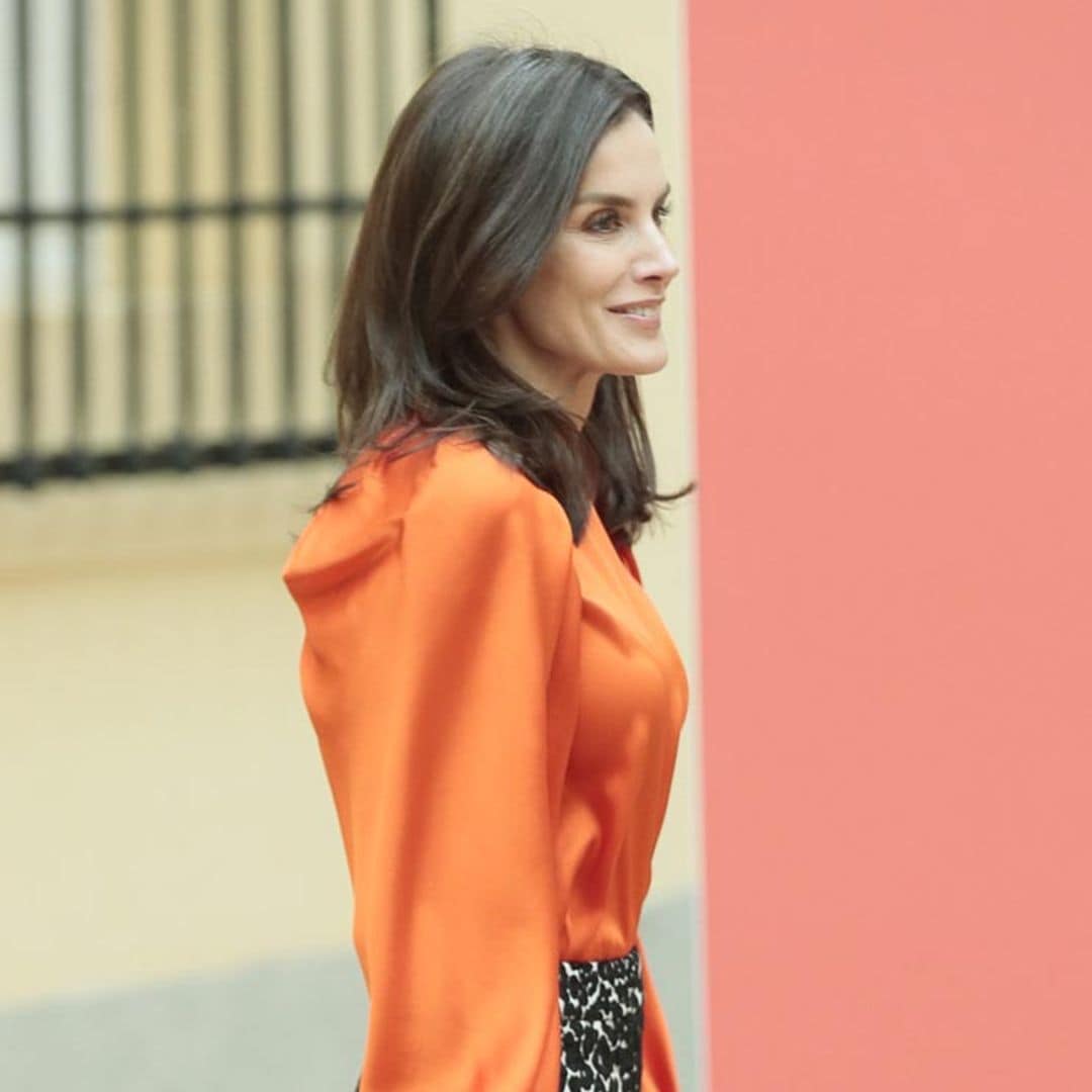 El curioso caso de la blusa de 39 euros que doña Letizia tardó meses en estrenar