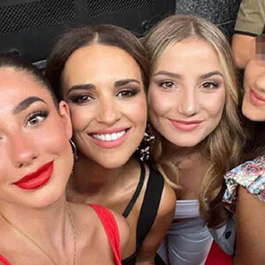 'Selfies' con 'influencers' y el estreno de su serie favorita: el plan de chicas de Paula Echevarría y Daniella