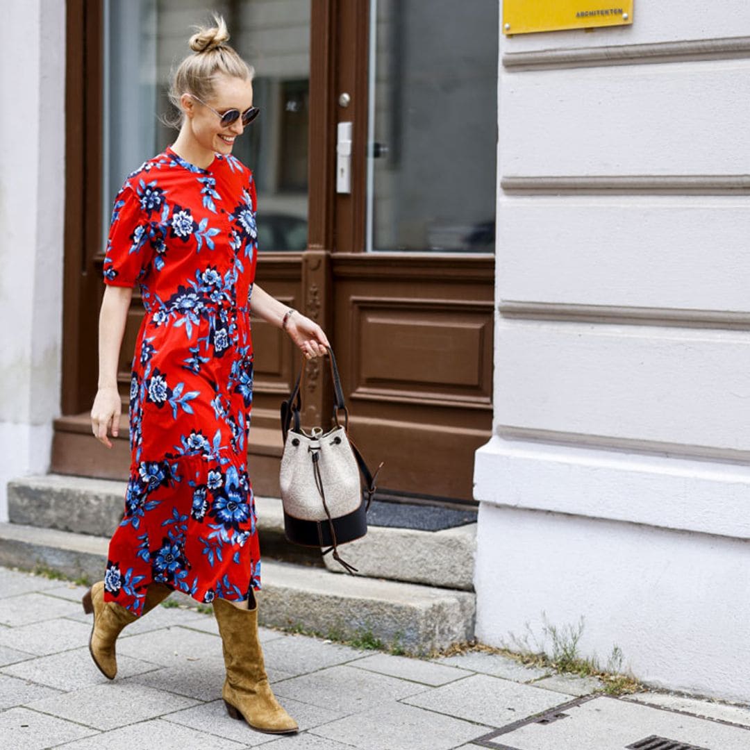 Cómo reciclar (o estrenar) un vestido de invitada en un look de calle más informal