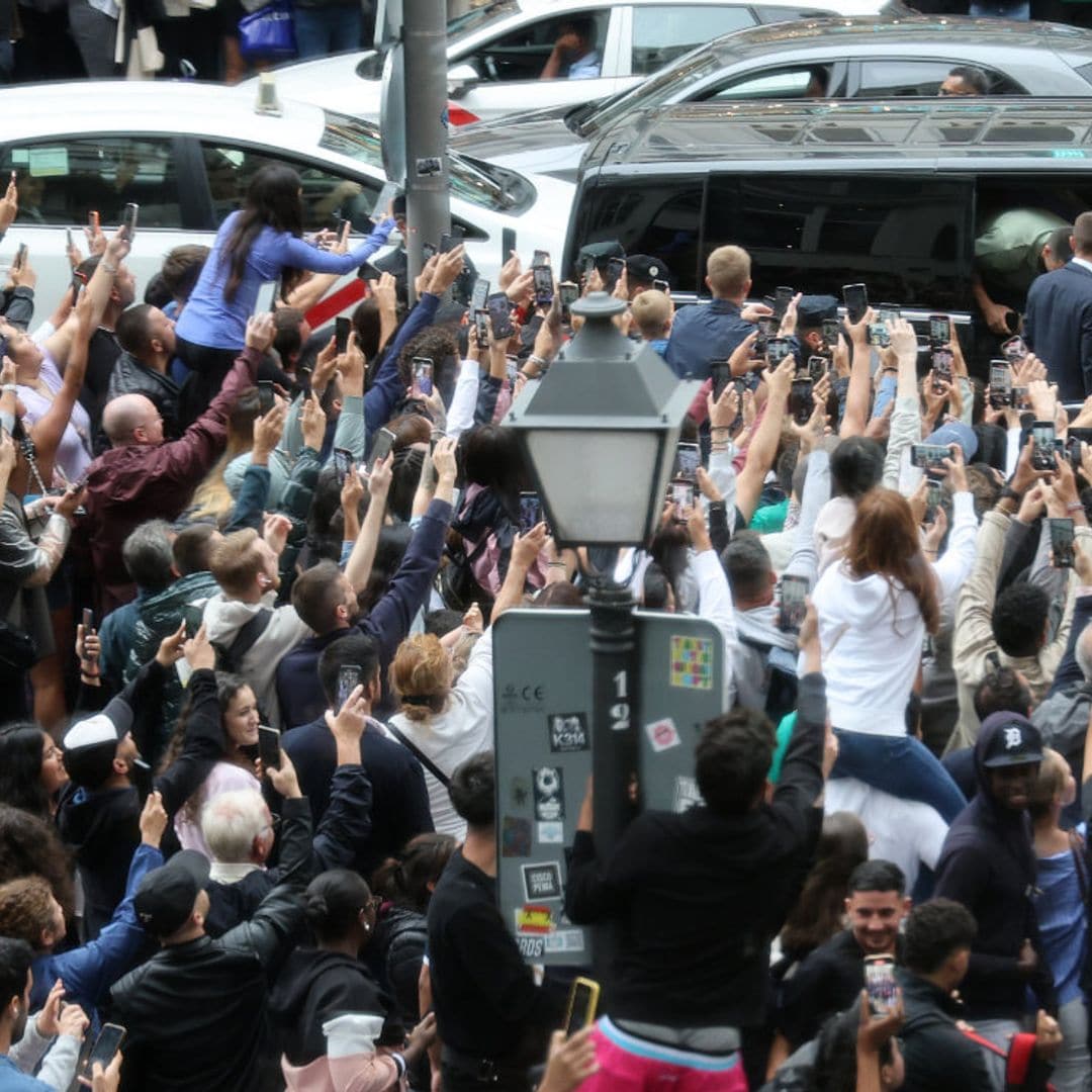 Cristiano y Georgina revolucionan la Gran Vía madrileña: las imágenes de la calle colapsada