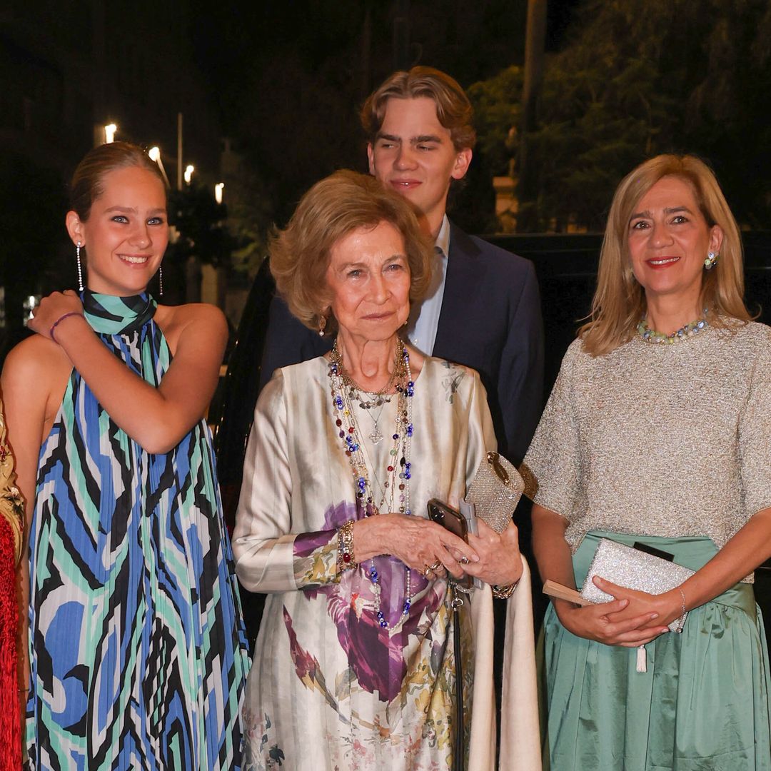 La reina Sofía, junto a sus hijas y sus nietos Irene y Miguel, en la preboda de su sobrina Teodora de Grecia