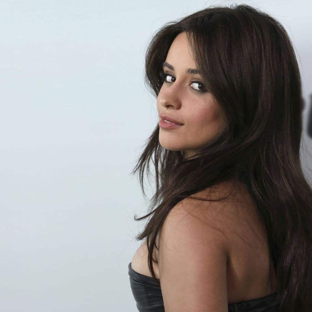 Camila Cabello arrasa con sus curvas y el peinado veraniego de Victoria de Marichalar