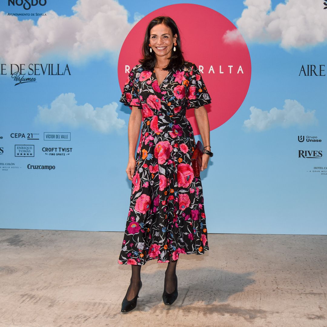 Inés Sastre con vestido floral