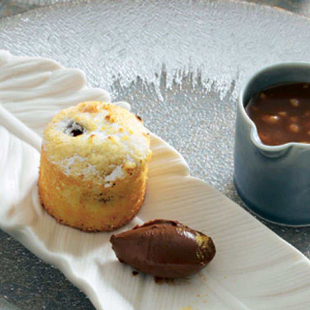 'Clafoutis' con cerezas, ganache de chocolate negro y toffee de frutos secos