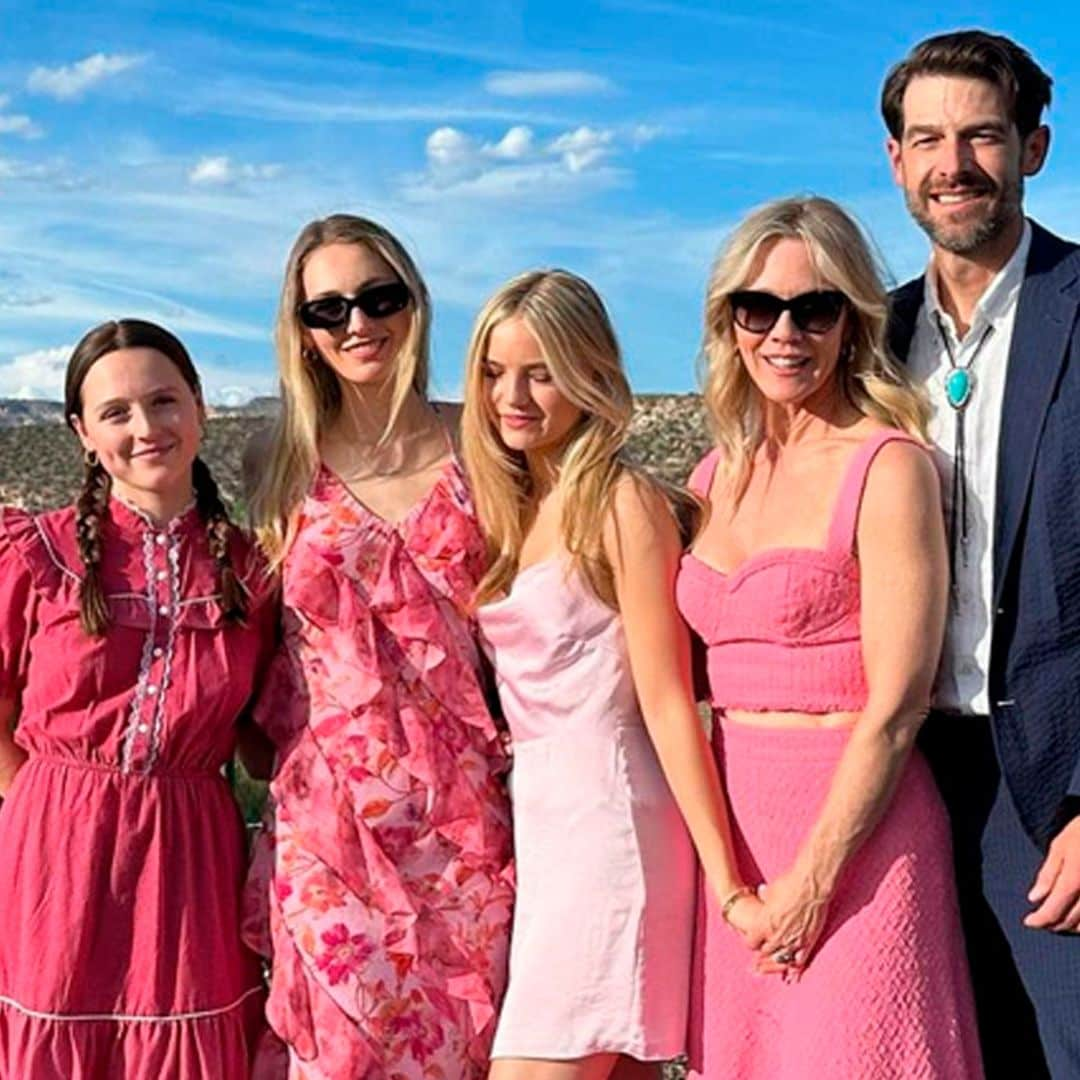 Jennie Garth, de 'Sensación de vivir', una madre orgullosa en la graduación de su hija pequeña que es igual que ella