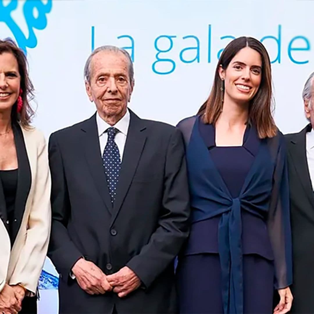 Sofía Palazuelo estrena un conjunto de invitada gallego y muy versátil con escote multiposición