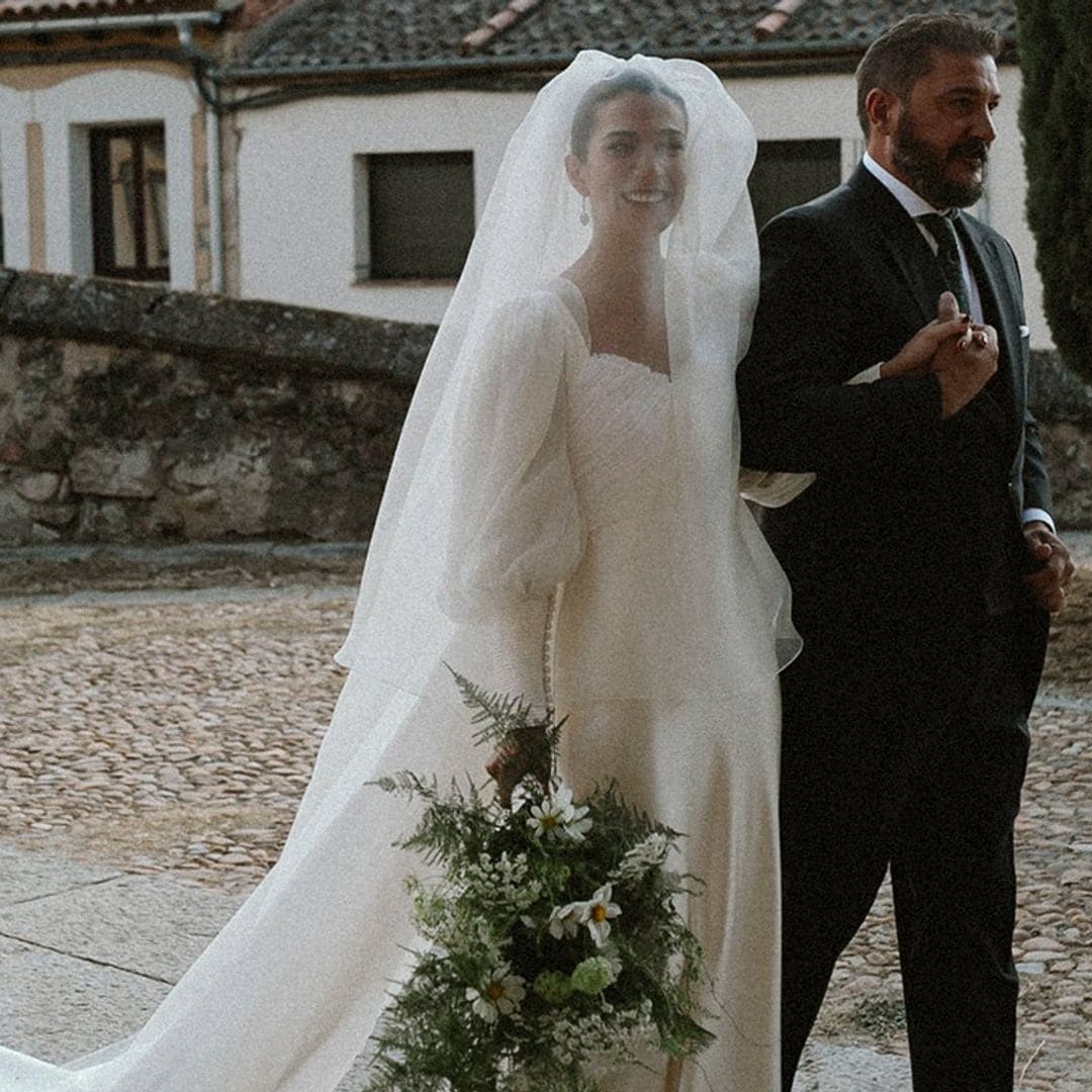 La historia de Berta, la novia del look romántico de seda que se casó en Segovia