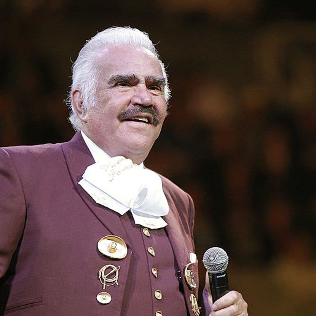 Vicente Fernández continúa ‘grave pero estable’ y con sedación mínima