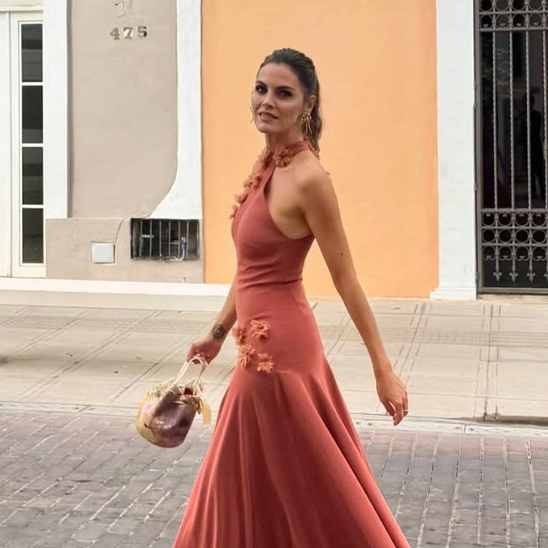 Amaia Salamanca y sus dos looks en la boda de Alonso Aznar: todos los detalles, marcas y secretos