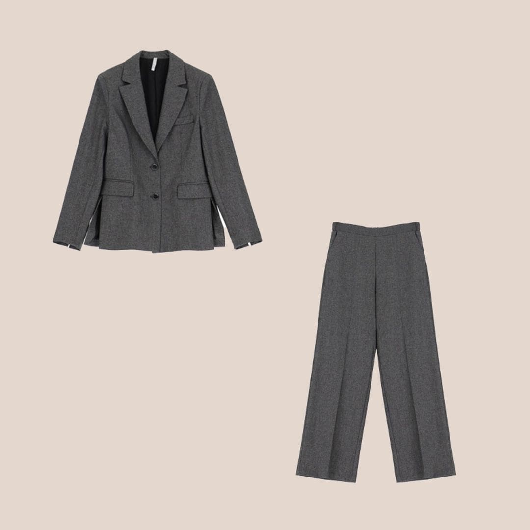 traje gris de pantalón y blazer