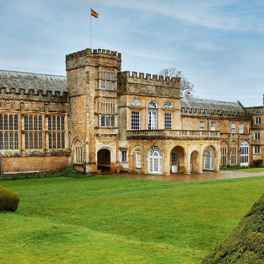 La casa de ¡HOLA!: Alice y Julian Kennard nos abren las puertas de su majestuosa mansión, Forde Abbey, una de las más importantes de Reino Unido