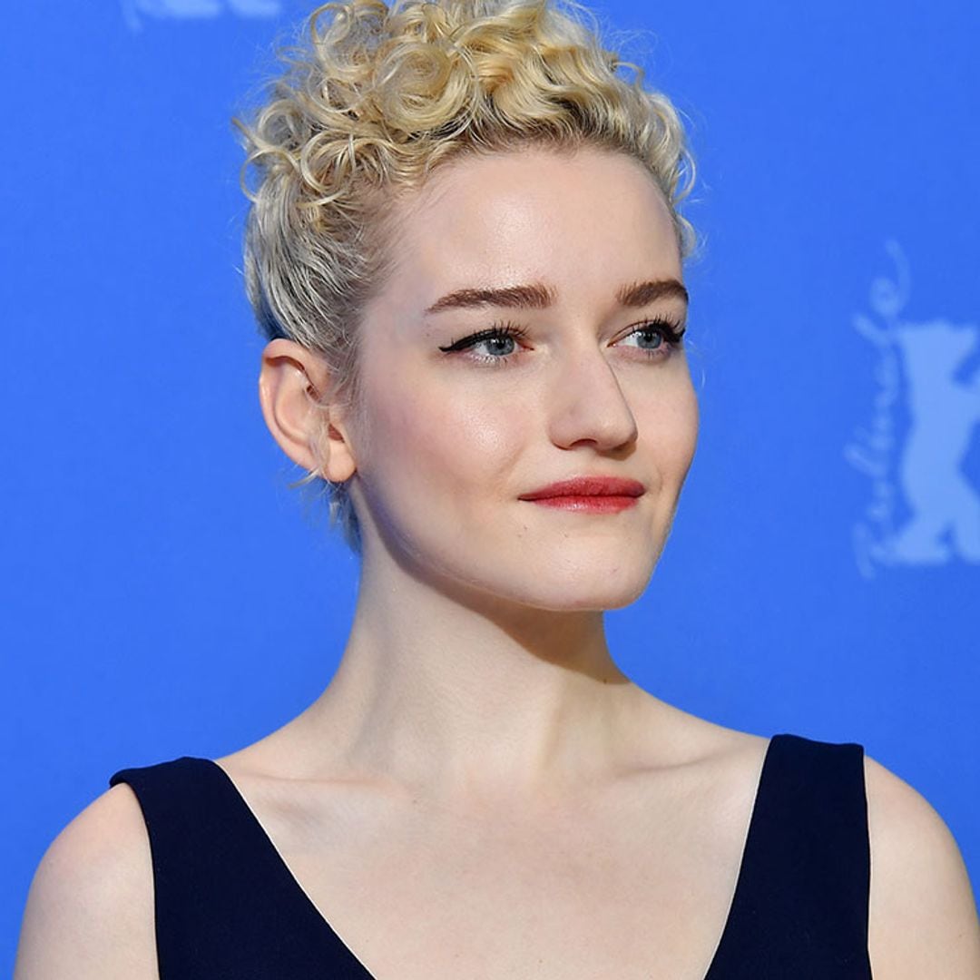 Julia Garner, descubrimos el glamour de la nueva 'Carrie Bradshaw' de Hollywood