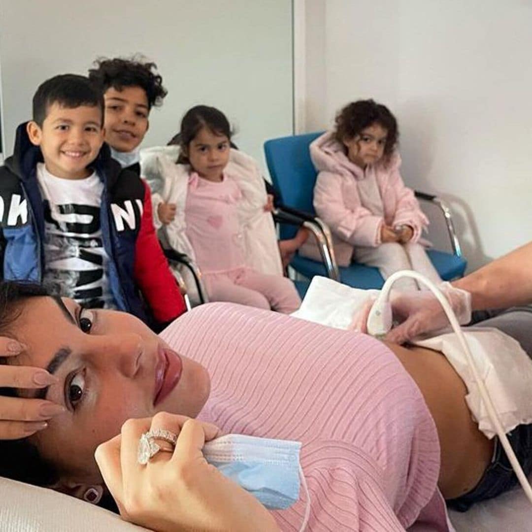 Los hijos de Cristiano Ronaldo y Georgina Rodríguez, impacientes por conocer a sus hermanitos