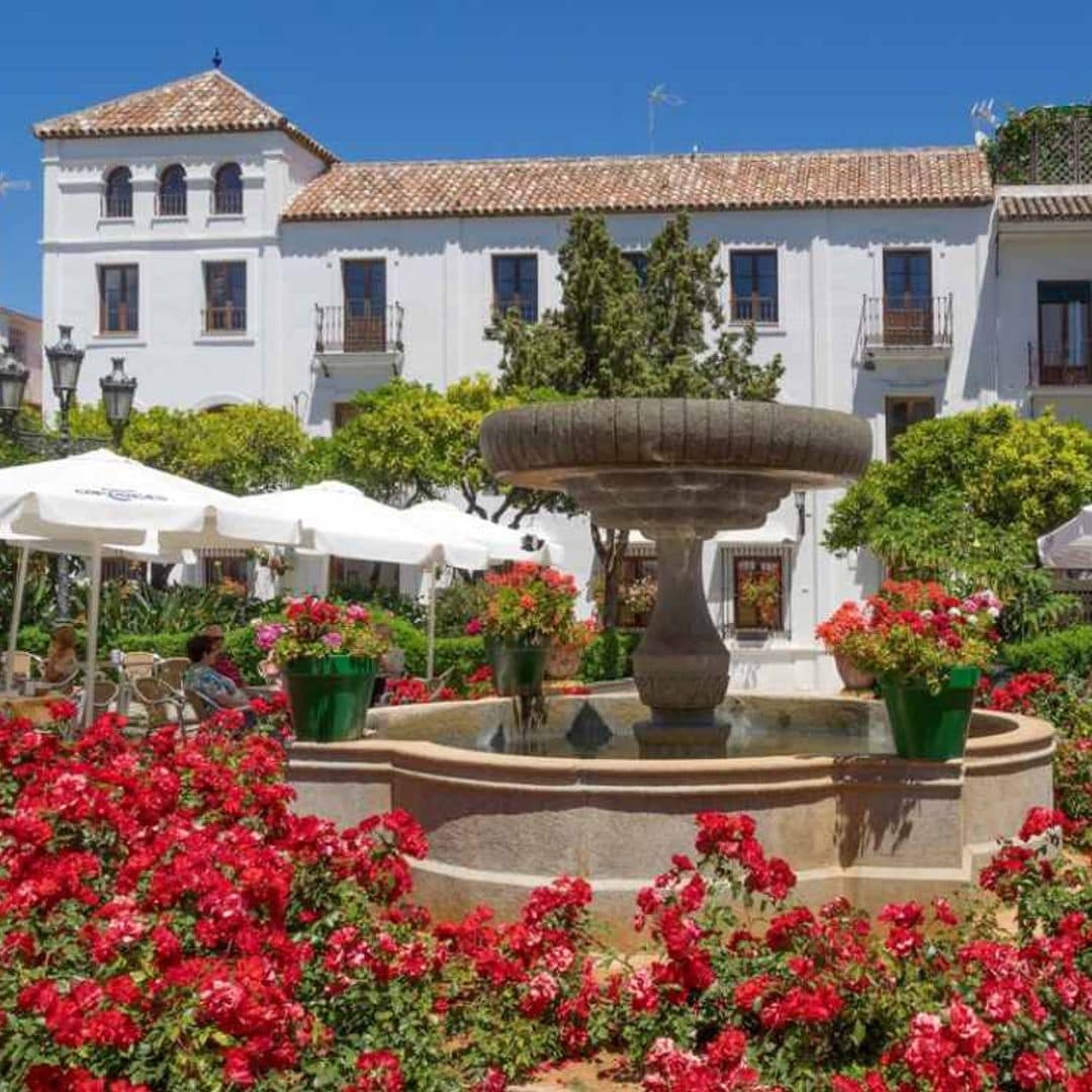 Estepona, flores, historia y mucho arte en la Costa del Sol