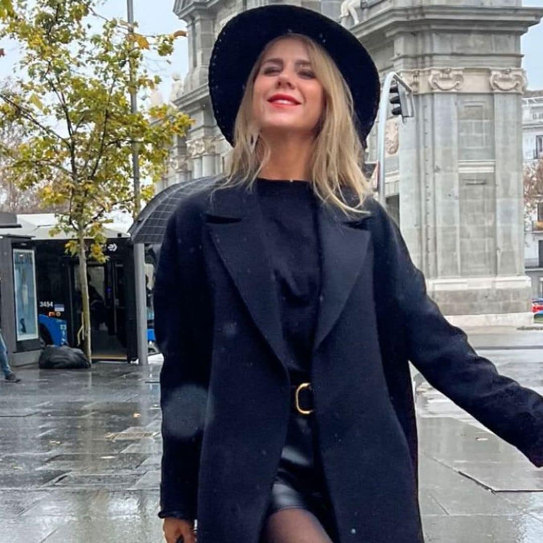 El look fácil de Amelia Bono con las botas virales de Zara que más estilizan en días nublados