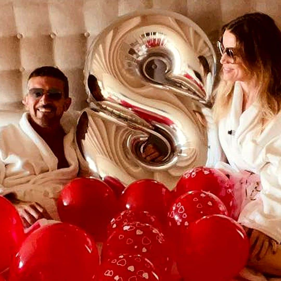 '¡Ocho años juntos y disfrutando cada segundo!' Antonio Banderas y Nicole Kimpel sorprenden con un romántico posado