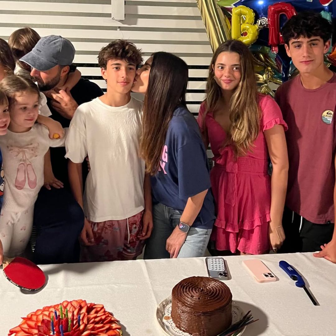 Gaby llenó de besos a su 'príncipe' y compartió las fotos de su cumpleaños