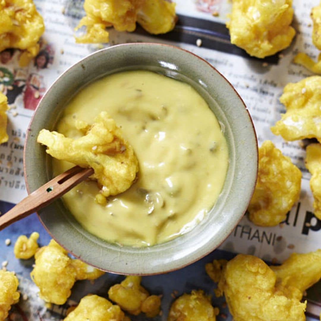 Coliflor en tempura con aderezo de azafrán y champiñón