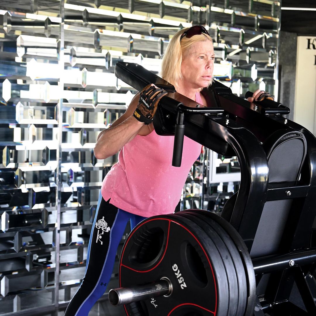 300 sentadillas, 100 dominadas… El espectacular entrenamiento de Kalina de Bulgaria para tener un 'cuerpo de acero'