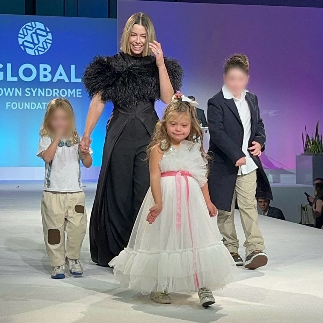 Jessica Biel sorprende apareciendo junto a sus hijos en un evento benéfico en Denver